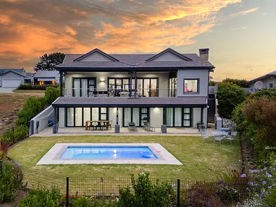 5 Bedroom House For Sale in Plettenberg Bay - 4Xoz.webp