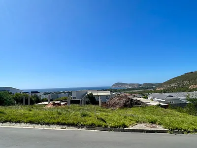 4 Bedroom House For Sale in Plettenberg Bay - ESk0.webp