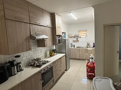 2 Bedroom Apartment For Sale in Midrand - Yl8F.webp