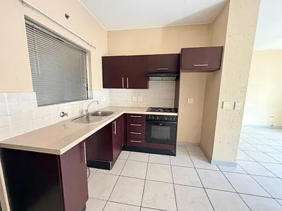0.5 Bedroom Apartment To Rent in Sandton - img