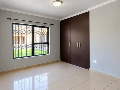 2 Bedroom Apartment For Sale in Midrand - DJb1.webp