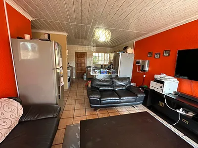 3 Bedroom Townhouse For Sale in Kempton Park - img