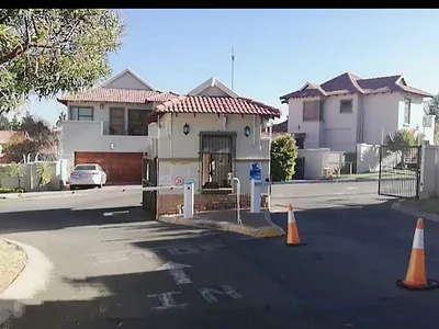 3 Bedroom House To Rent in Roodepoort - JLYB.webp