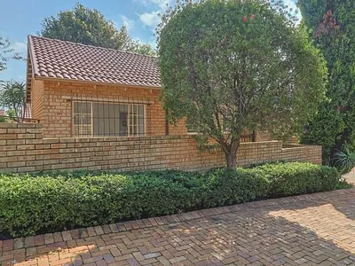 2 Bedroom Townhouse To Rent in Roodepoort - 3ktx.webp