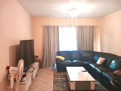 2 Bedroom Apartment For Sale in Roodepoort - pWI2.webp