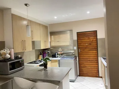 2 Bedroom Apartment For Sale in Midrand - img