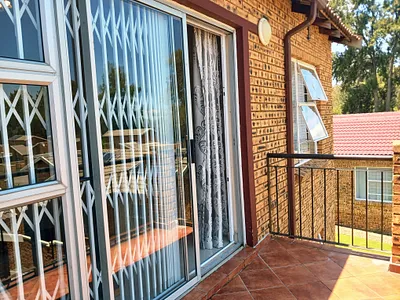 2 Bedroom Apartment For Sale in Roodepoort - rK31.webp