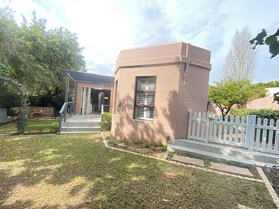 3 Bedroom Townhouse For Sale in Sandton - q8iT.webp