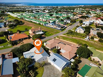 4 Bedroom House For Sale in Stilbaai - AhTj.webp