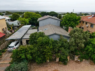 3 Bedroom House For Sale in Stilbaai - V1aj.webp