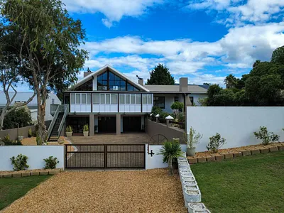 5 Bedroom House For Sale in Stilbaai West, Stilbaai - 1Pt4.webp