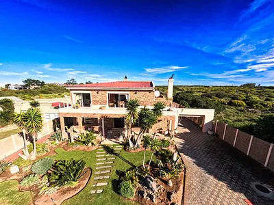 4 Bedroom House For Sale in Stilbaai West, Stilbaai - x4zi.webp