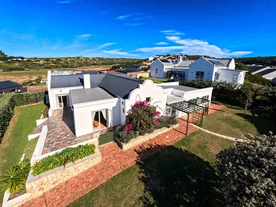 3 Bedroom House For Sale in Stilbaai West, Stilbaai - A7Rn.webp