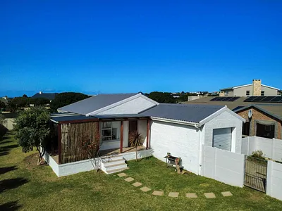 2 Bedroom House For Sale in Stilbaai West, Stilbaai - 330u.webp