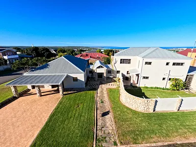 4 Bedroom House For Sale in Stilbaai West, Stilbaai - 46yP.webp