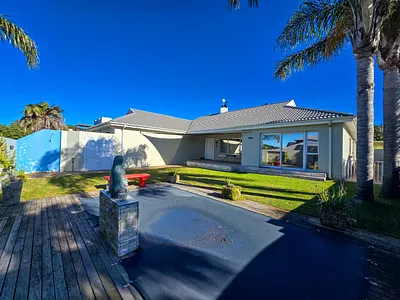 3 Bedroom House For Sale in Stilbaai West, Stilbaai - rHkc.webp