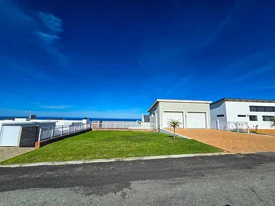 4 Bedroom House For Sale in Stilbaai - tLtW.webp