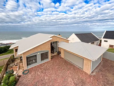 4 Bedroom House For Sale in Stilbaai - wAJc.webp
