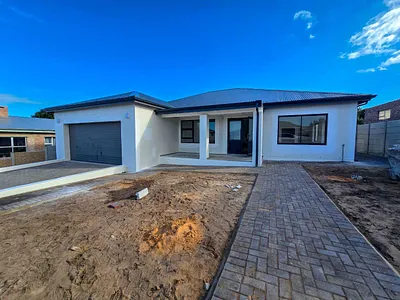 3 Bedroom House For Sale in Stilbaai West, Stilbaai - ctnF.webp