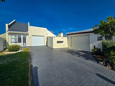 4 Bedroom House For Sale in Stilbaai West, Stilbaai - m4X8.webp