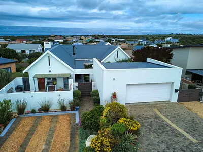 3 Bedroom House For Sale in Stilbaai West, Stilbaai - MgFP.webp