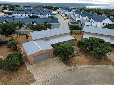3 Bedroom Townhouse For Sale in Stilbaai West, Stilbaai - 2Tk0.webp