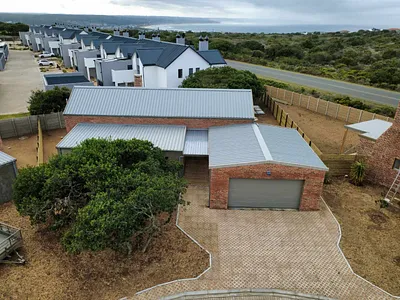 3 Bedroom Townhouse For Sale in Stilbaai West, Stilbaai - 8OYn.webp