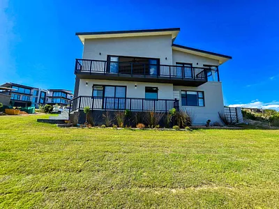 3 Bedroom House For Sale in Stilbaai East, Stilbaai - img