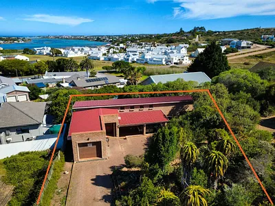 2 Bedroom House For Sale in Stilbaai West, Stilbaai - rlQW.webp