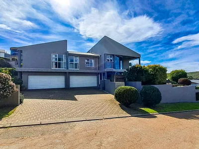 5 Bedroom House For Sale in Stilbaai West, Stilbaai - 4WrY.webp