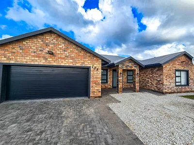 6 Bedroom House For Sale in Stilbaai East, Stilbaai - TjFL.webp