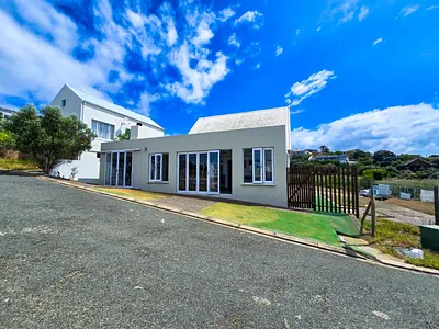 4 Bedroom House For Sale in Stilbaai West, Stilbaai - QC2u.webp