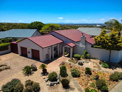 3 Bedroom House For Sale in Stilbaai West, Stilbaai - hHjf.webp