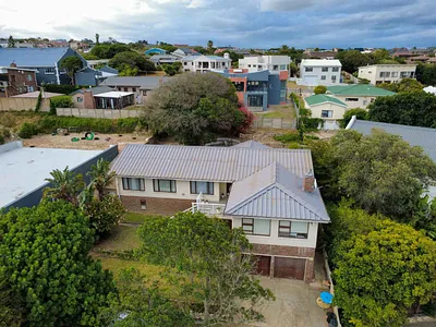 3 Bedroom House For Sale in Stilbaai West, Stilbaai - e8O9.webp