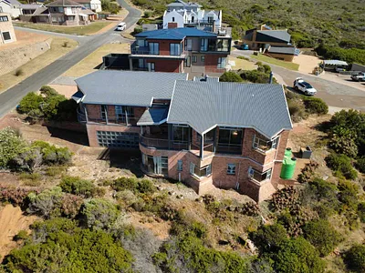 4 Bedroom House For Sale in Stilbaai - jjMn.webp