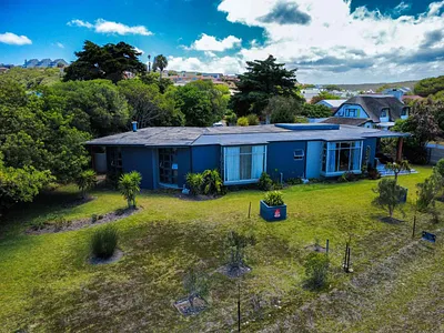 3 Bedroom House For Sale in Stilbaai West, Stilbaai - wx6y.webp