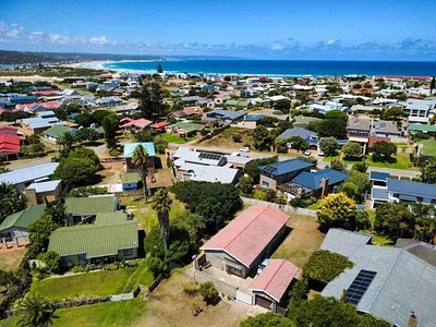 4 Bedroom House For Sale in Stilbaai West, Stilbaai - lcyS.webp