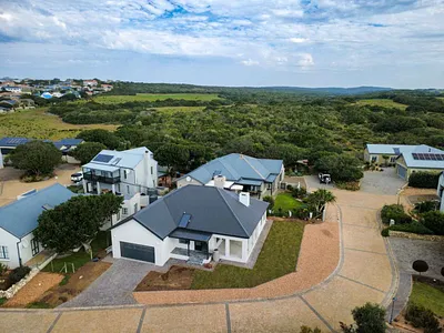 3 Bedroom House For Sale in Stilbaai West, Stilbaai - zDoA.webp