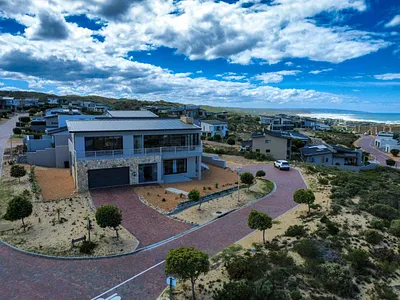 5 Bedroom House For Sale in Stilbaai East, Stilbaai - yJsn.webp