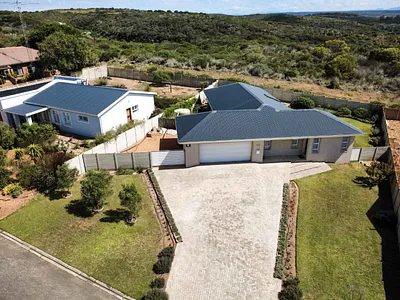 3 Bedroom House For Sale in Stilbaai West, Stilbaai - PBgK.webp