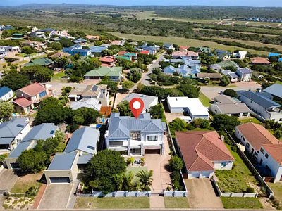 4 Bedroom House For Sale in Stilbaai West, Stilbaai - I8oU.webp