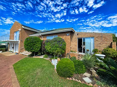 4 Bedroom House For Sale in Stilbaai West, Stilbaai - Ih5B.webp