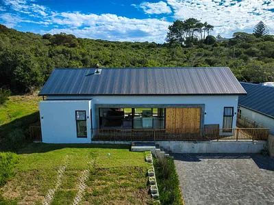 2 Bedroom House For Sale in Stilbaai West, Stilbaai - udoe.webp