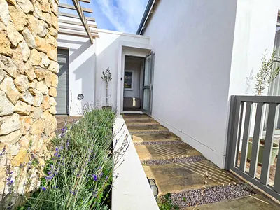 2 Bedroom House For Sale in Stilbaai West, Stilbaai - 2yBB.webp