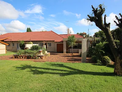 10 Bedroom House For Sale in Bedfordview - DeeB.webp