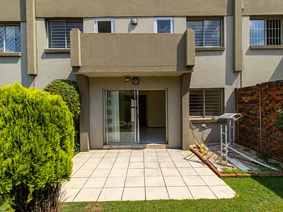 3 Bedroom Townhouse To Rent in Bruma, Johannesburg - Yh1r.webp