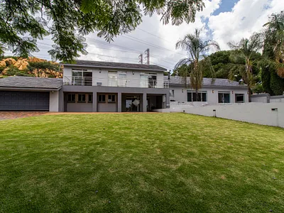 4 Bedroom House For Sale in Bedfordview - t4P3.webp