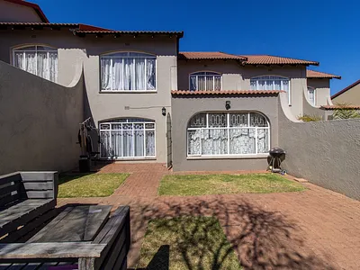 3 Bedroom House For Sale in Edenvale - rCep.webp