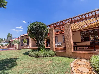 4 Bedroom House For Sale in Bedfordview - 2w5C.webp