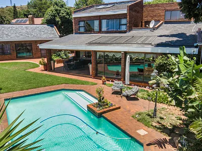 5 Bedroom House For Sale in Bedfordview - 7FDX.webp